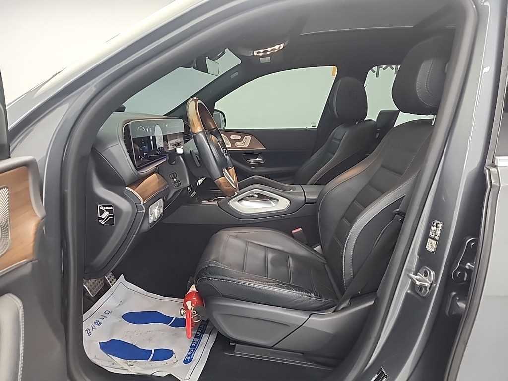 Mercedes-Benz GLS-Class — photo 11
