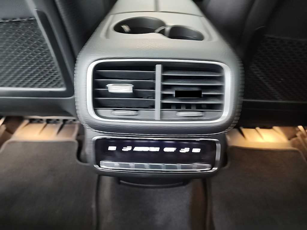 Mercedes-Benz GLS-Class — photo 13