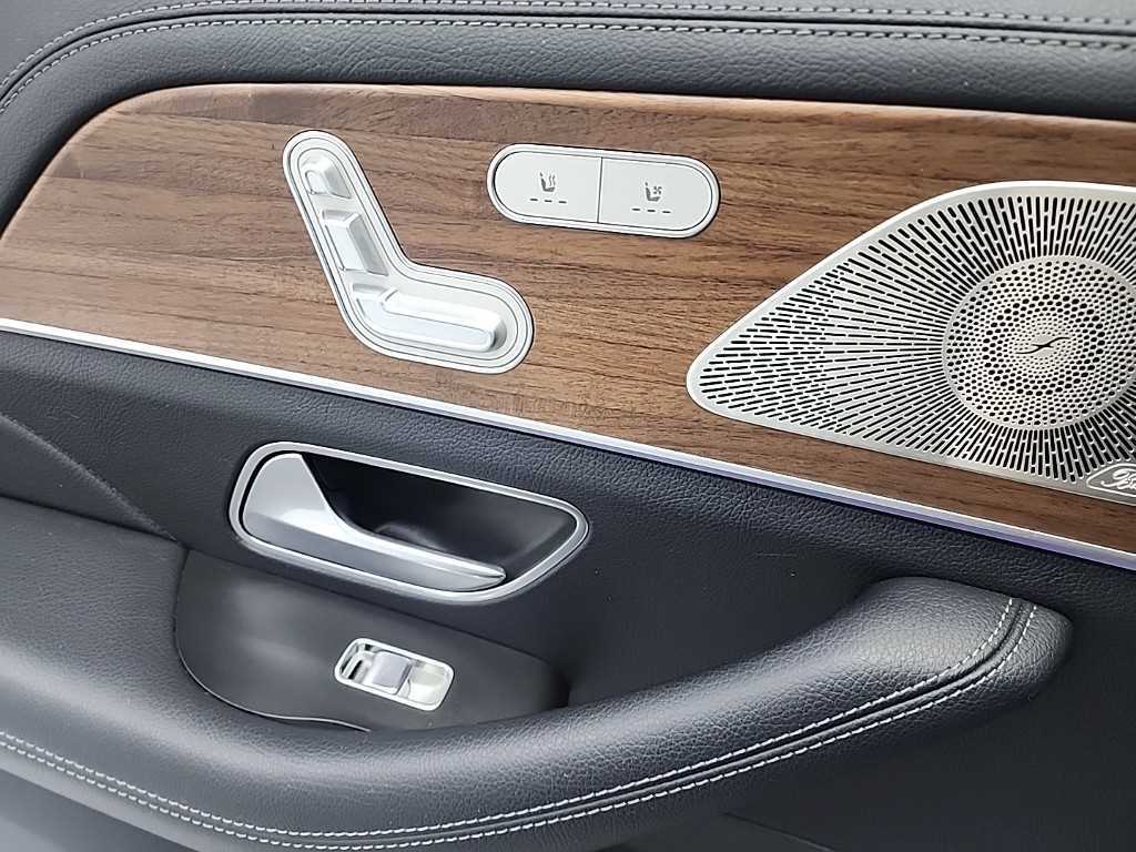 Mercedes-Benz GLS-Class — photo 15