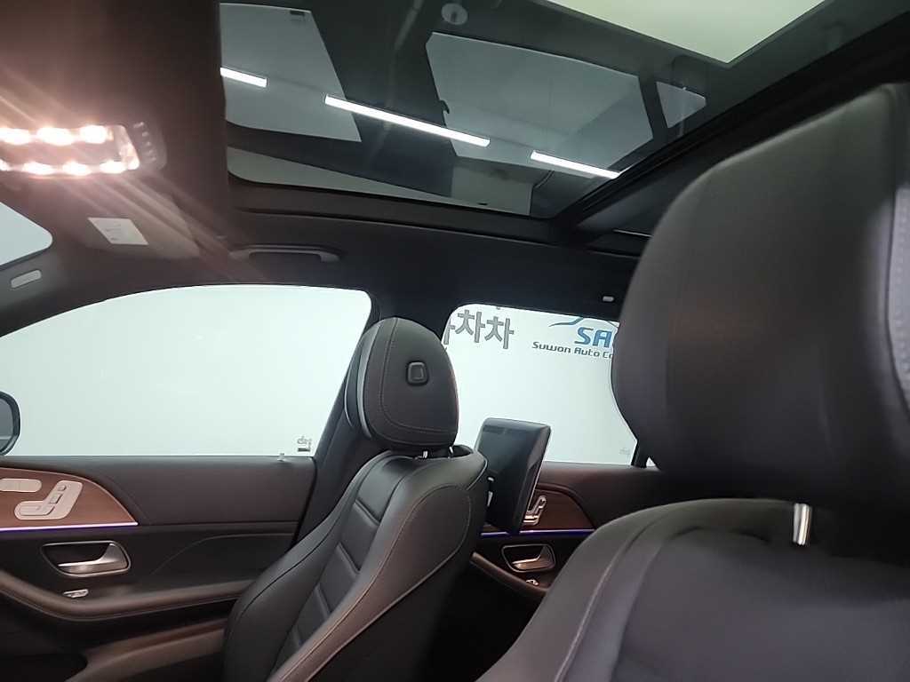 Mercedes-Benz GLS-Class — photo 16