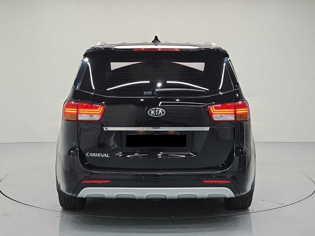 Kia Carnival — photo 03