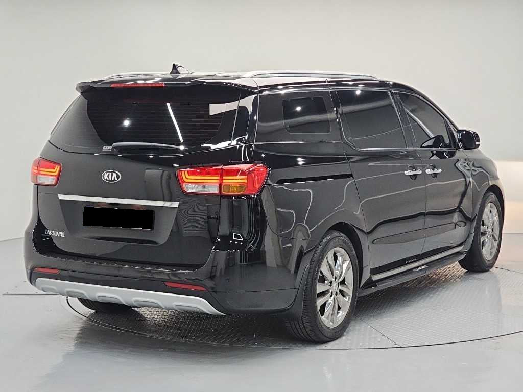 Kia Carnival — photo 04