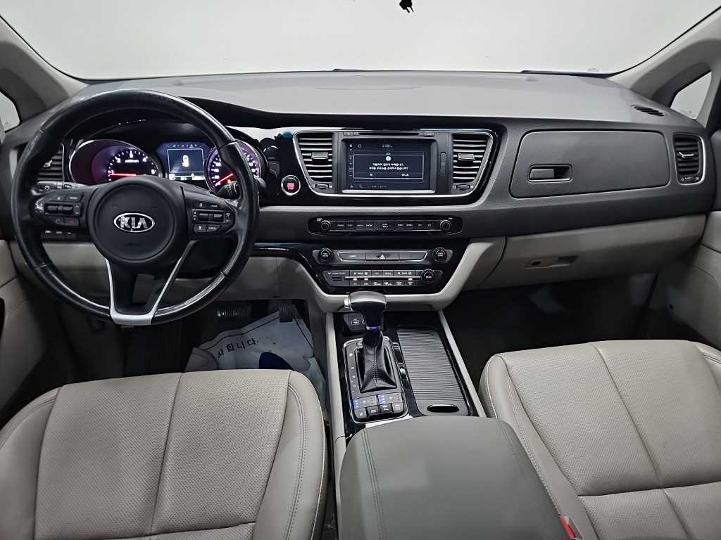 Kia Carnival — photo 07