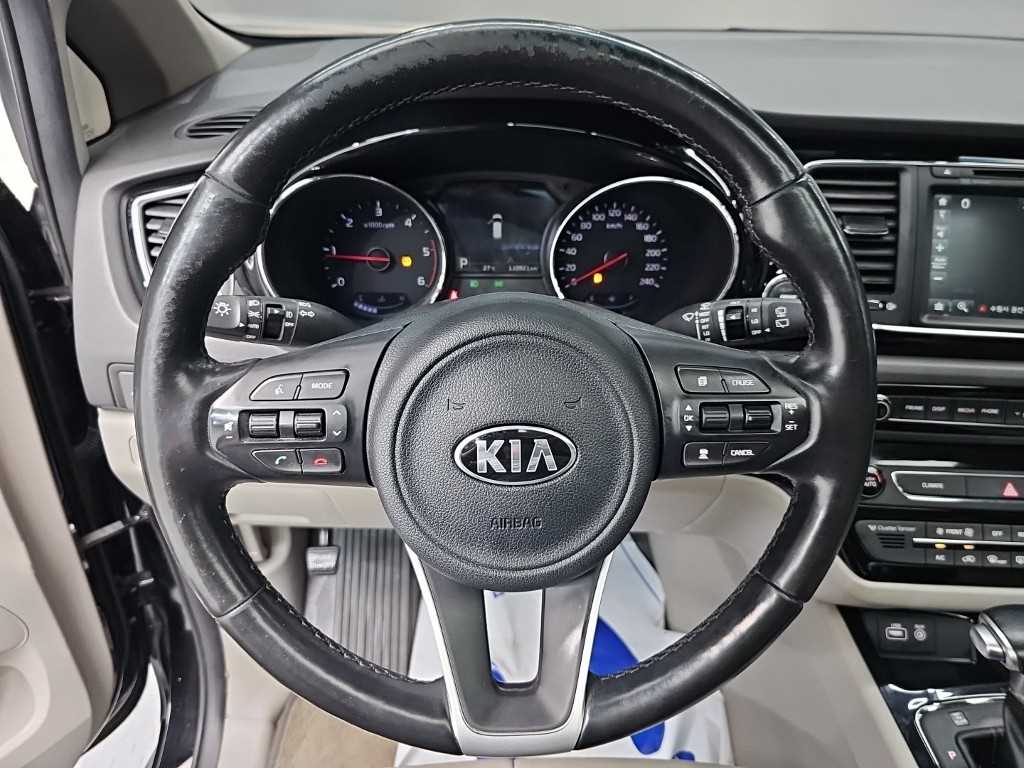 Kia Carnival — photo 09