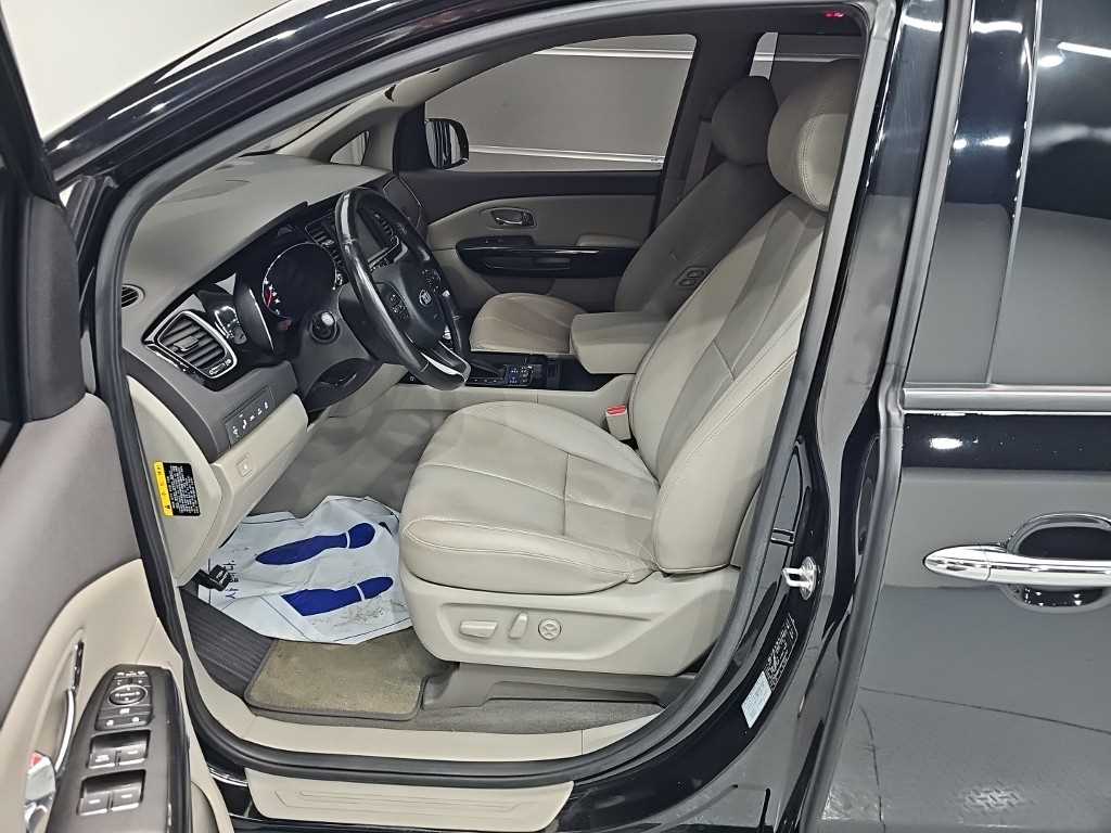 Kia Carnival — photo 11