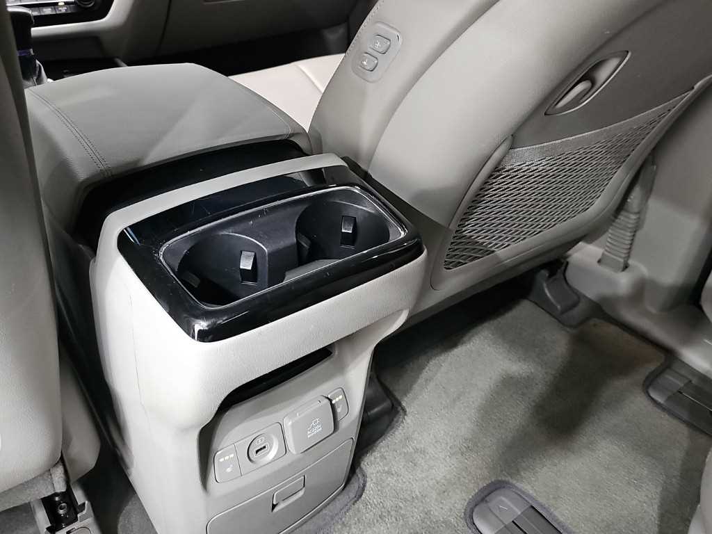 Kia Carnival — photo 13