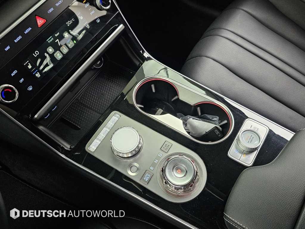 Genesis GV80 — photo 09