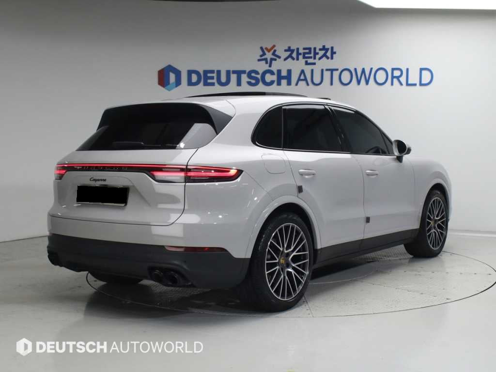 Porsche Cayenne — photo 02