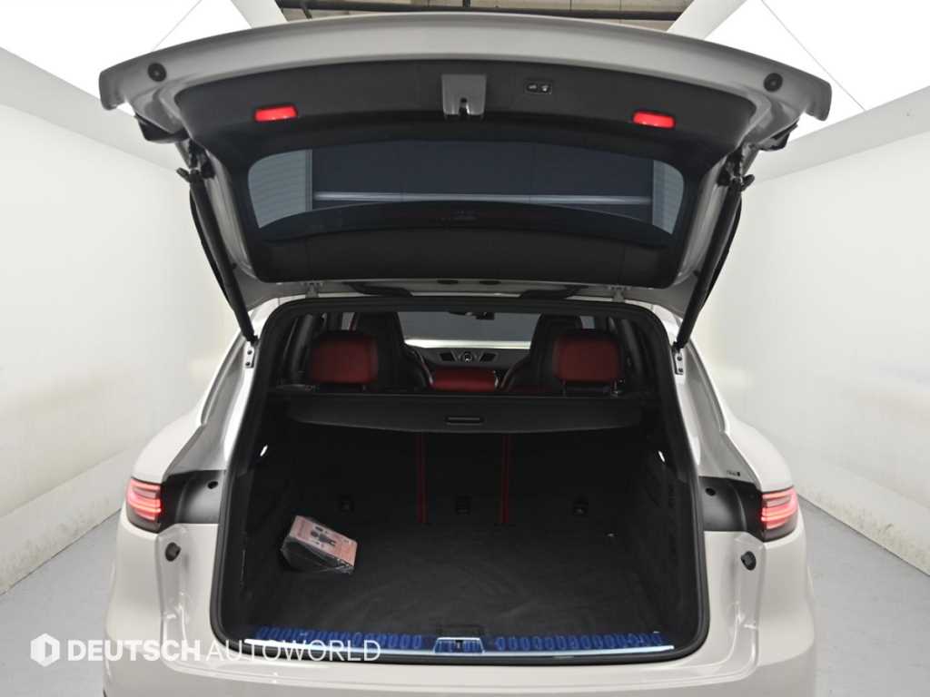 Porsche Cayenne — photo 05