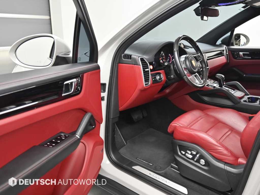 Porsche Cayenne — photo 10