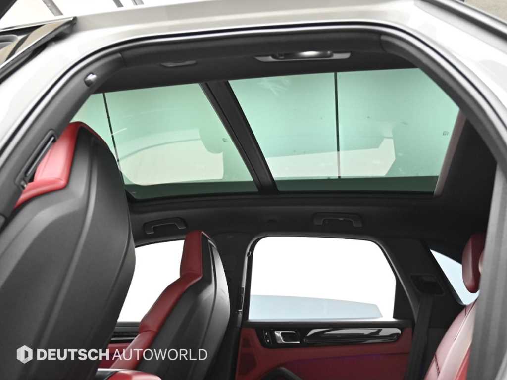 Porsche Cayenne — photo 11
