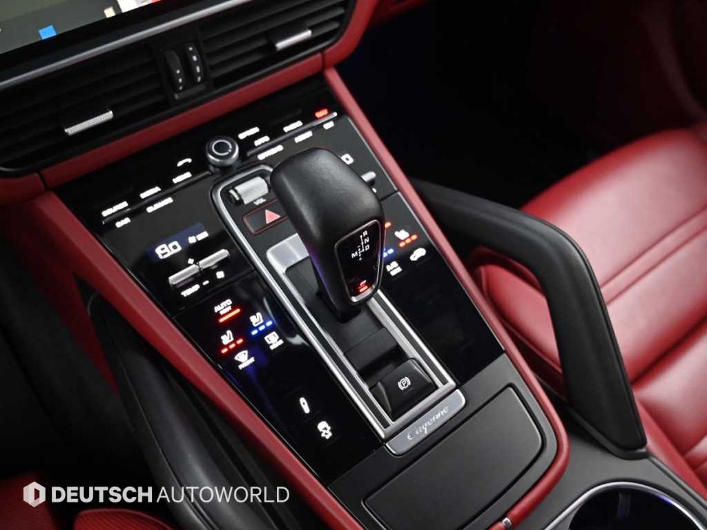 Porsche Cayenne — photo 18