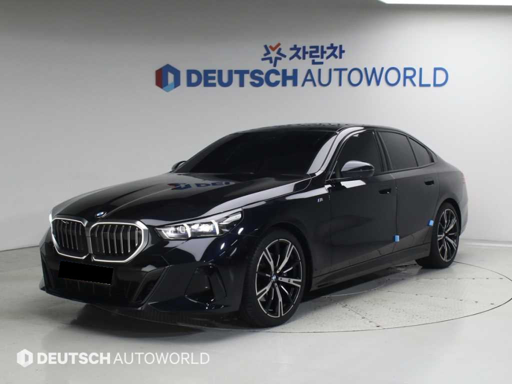 BMW 5-Series — photo 01