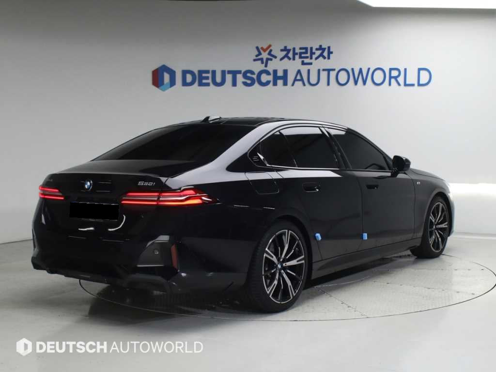 BMW 5-Series — photo 02