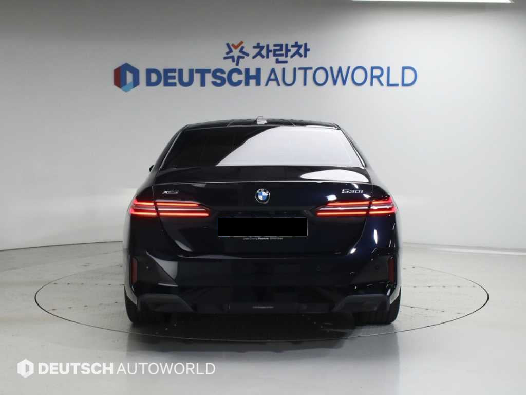 BMW 5-Series — photo 04