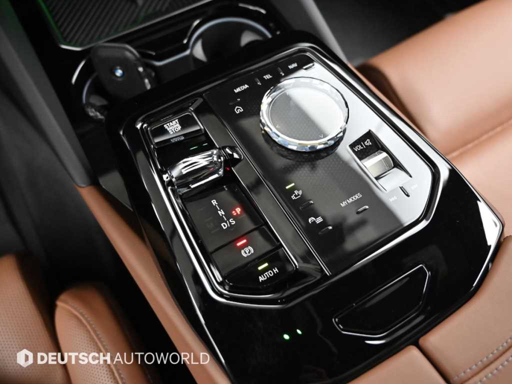 BMW 5-Series — photo 09