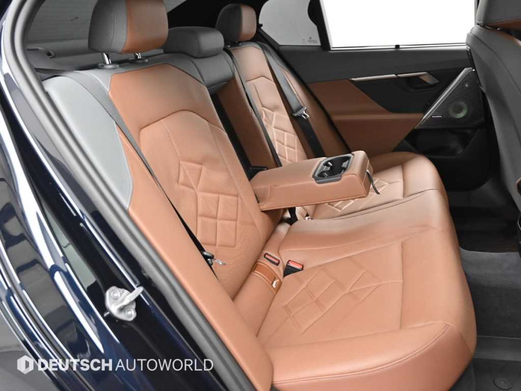 BMW 5-Series — photo 12