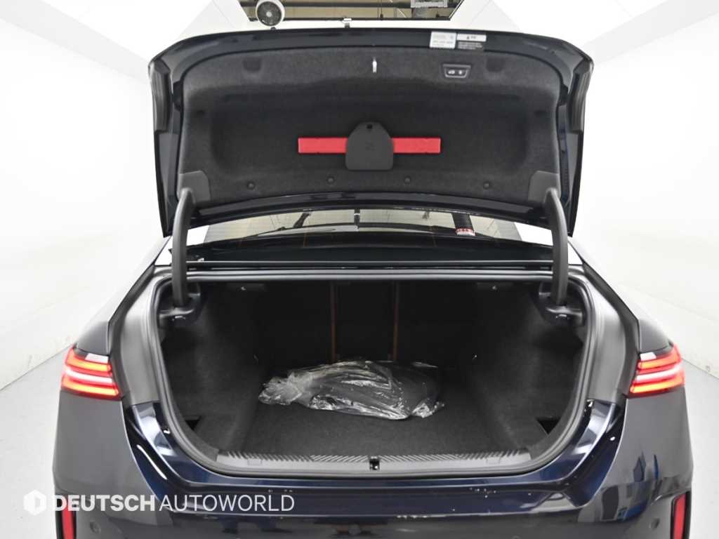 BMW 5-Series — photo 19