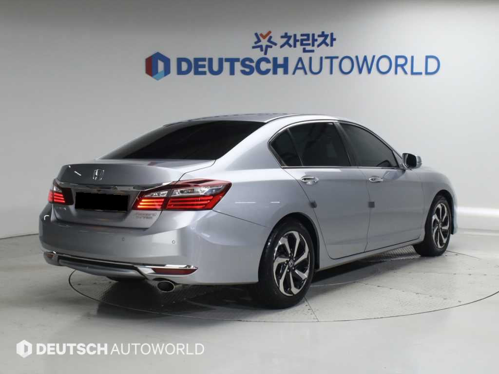 Honda Accord — photo 02