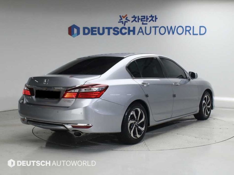 Honda Accord — photo 02