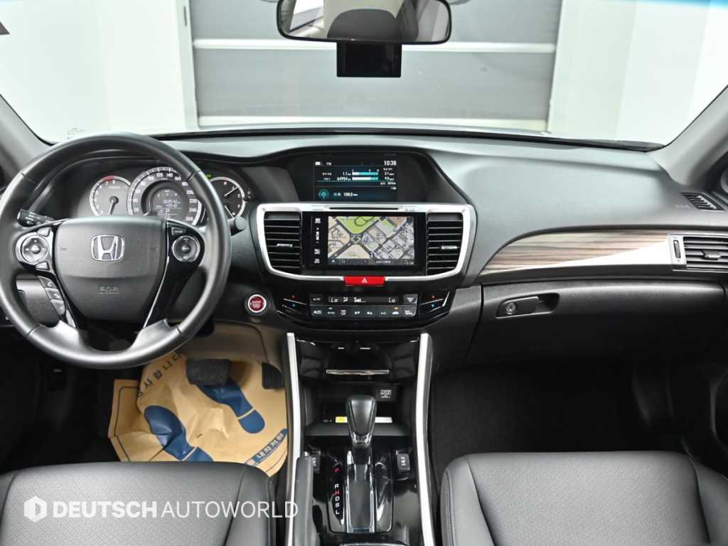 Honda Accord — photo 07