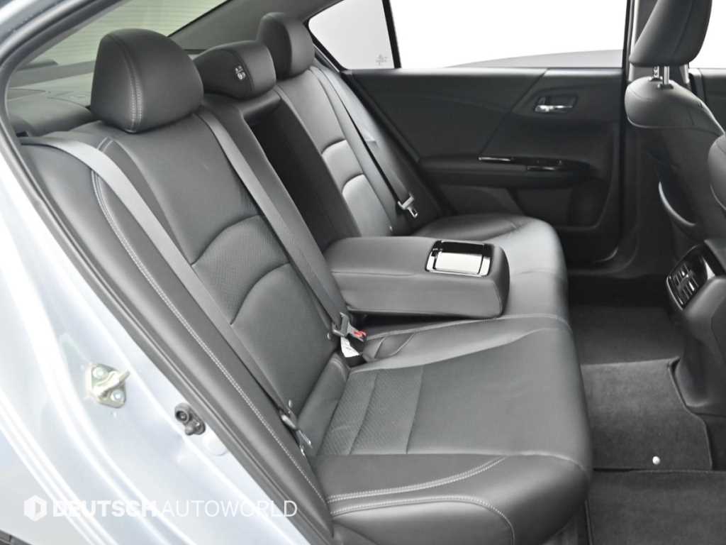 Honda Accord — photo 12
