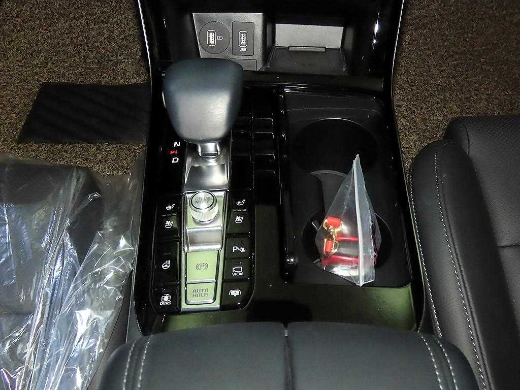 Kia K7 — photo 12