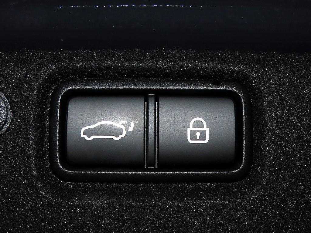 Kia K7 — photo 16