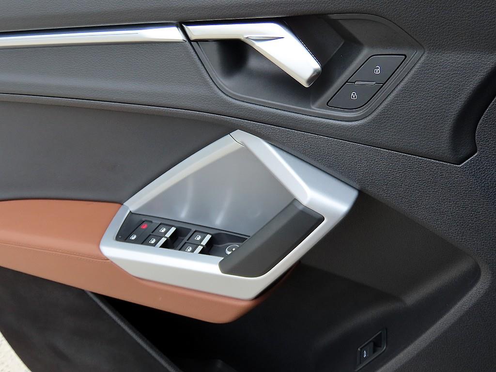 Audi Q3 — photo 11