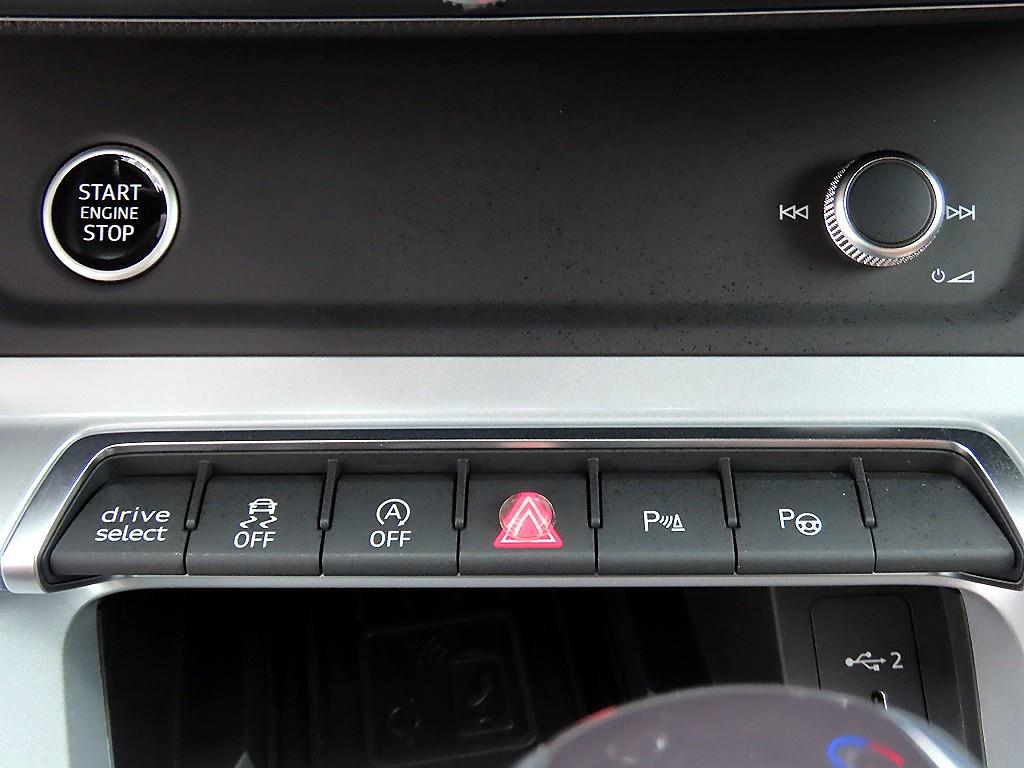 Audi Q3 — photo 12