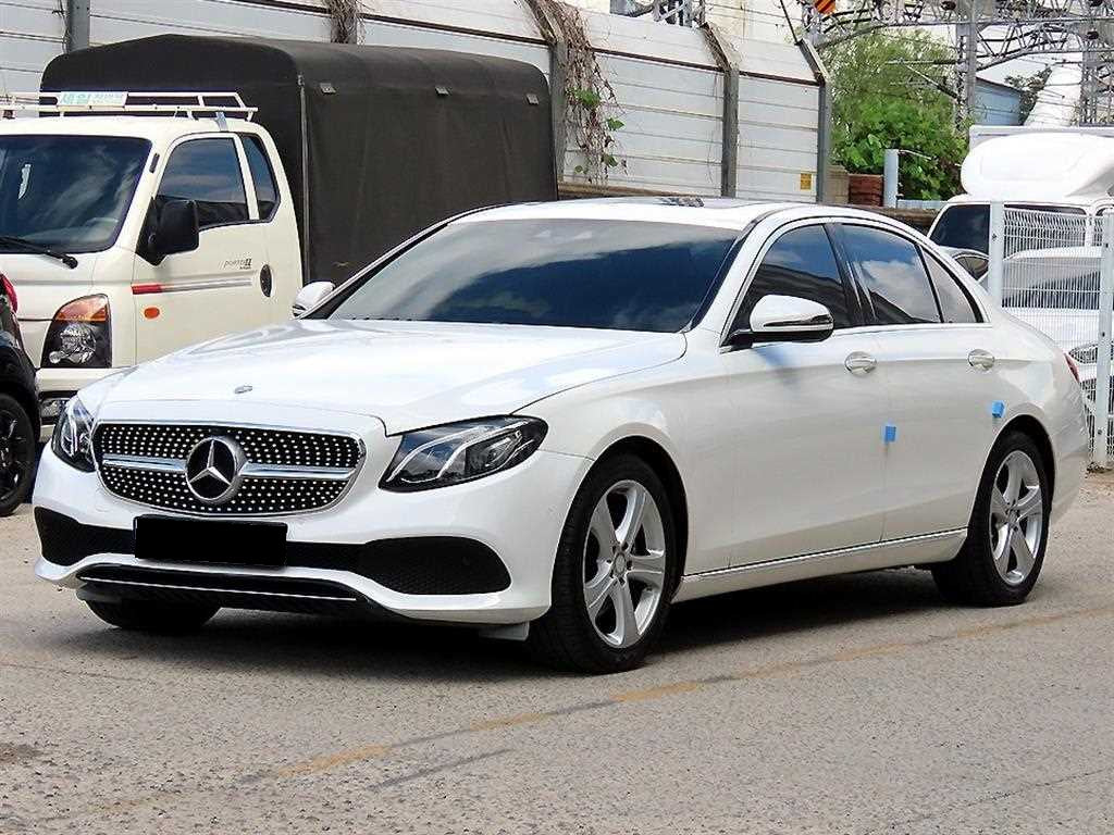 Mercedes-Benz E-Class — photo 02