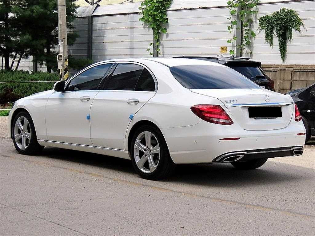 Mercedes-Benz E-Class — photo 03
