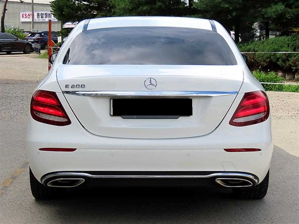 Mercedes-Benz E-Class — photo 04