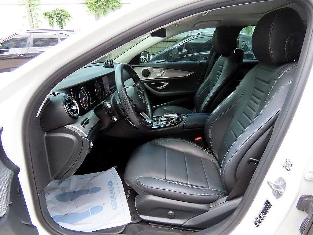 Mercedes-Benz E-Class — photo 05