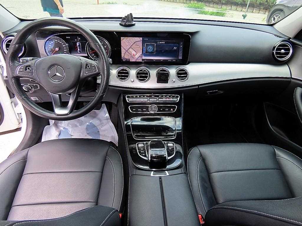 Mercedes-Benz E-Class — photo 07