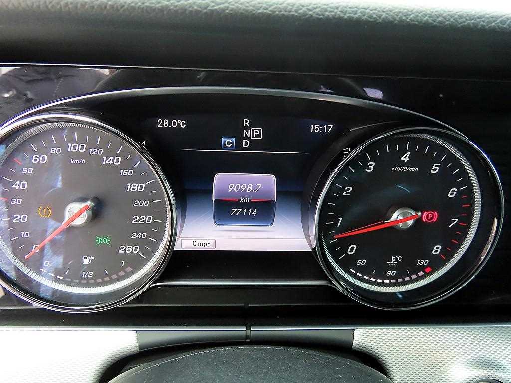 Mercedes-Benz E-Class — photo 09
