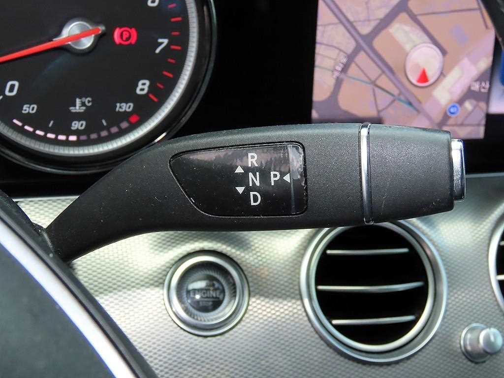 Mercedes-Benz E-Class — photo 11