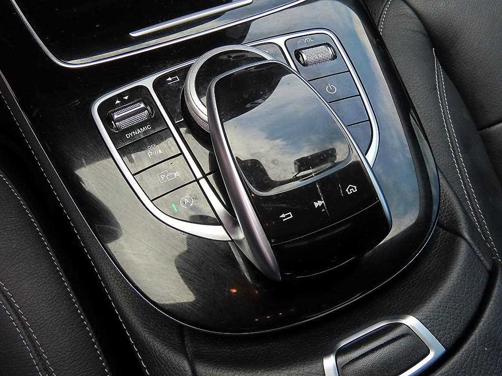 Mercedes-Benz E-Class — photo 14