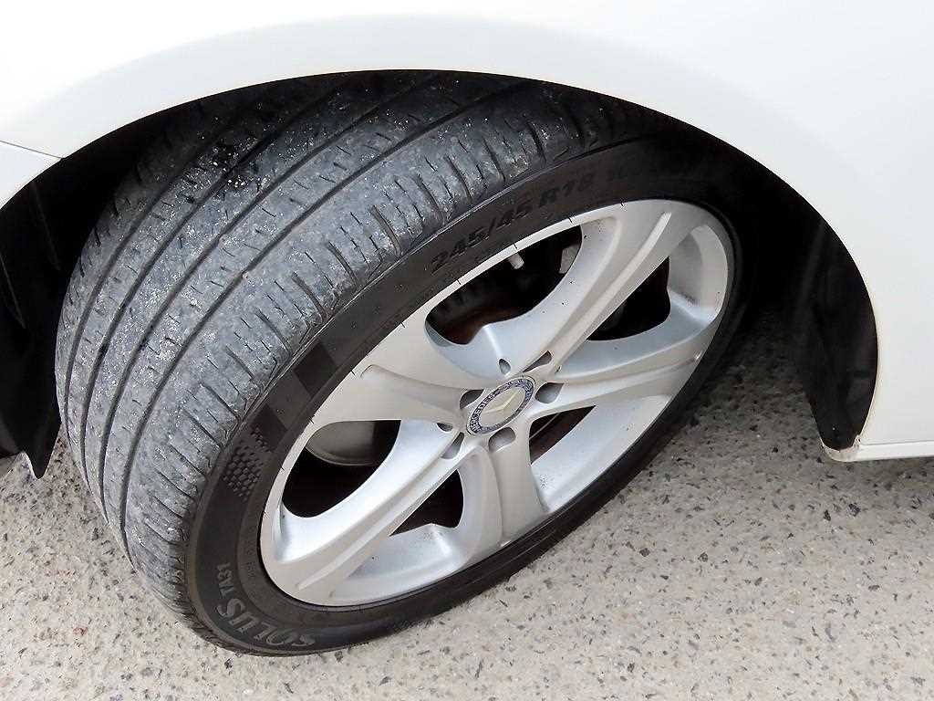 Mercedes-Benz E-Class — photo 20