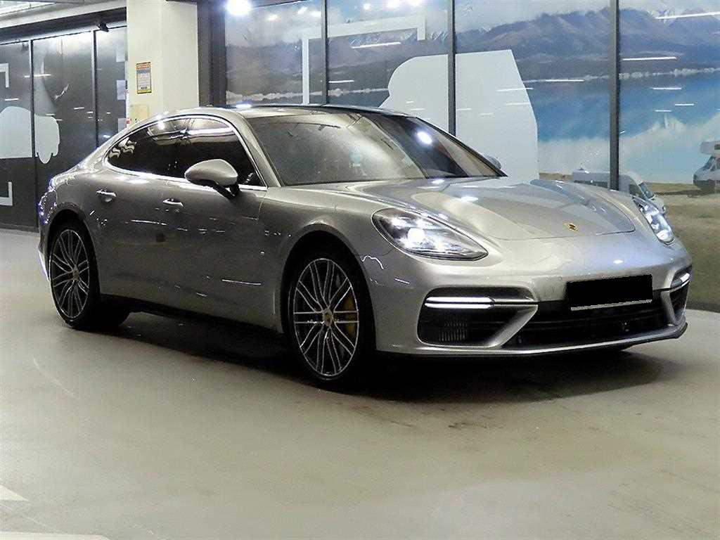 Porsche Panamera — photo 01