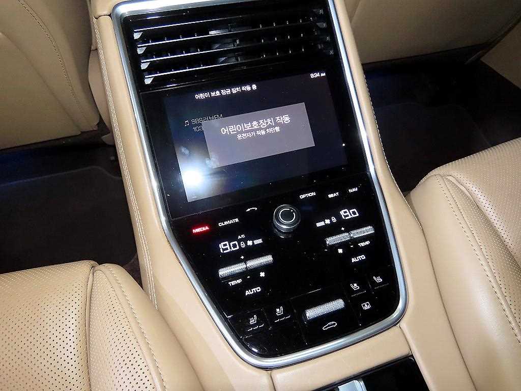 Porsche Panamera — photo 11
