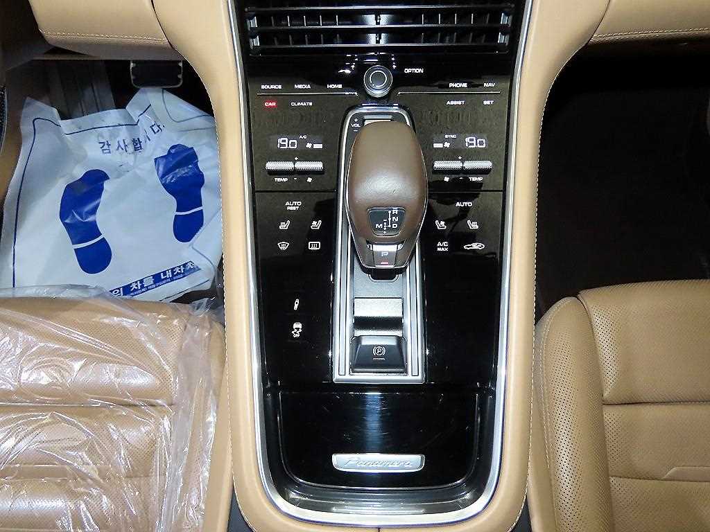Porsche Panamera — photo 13