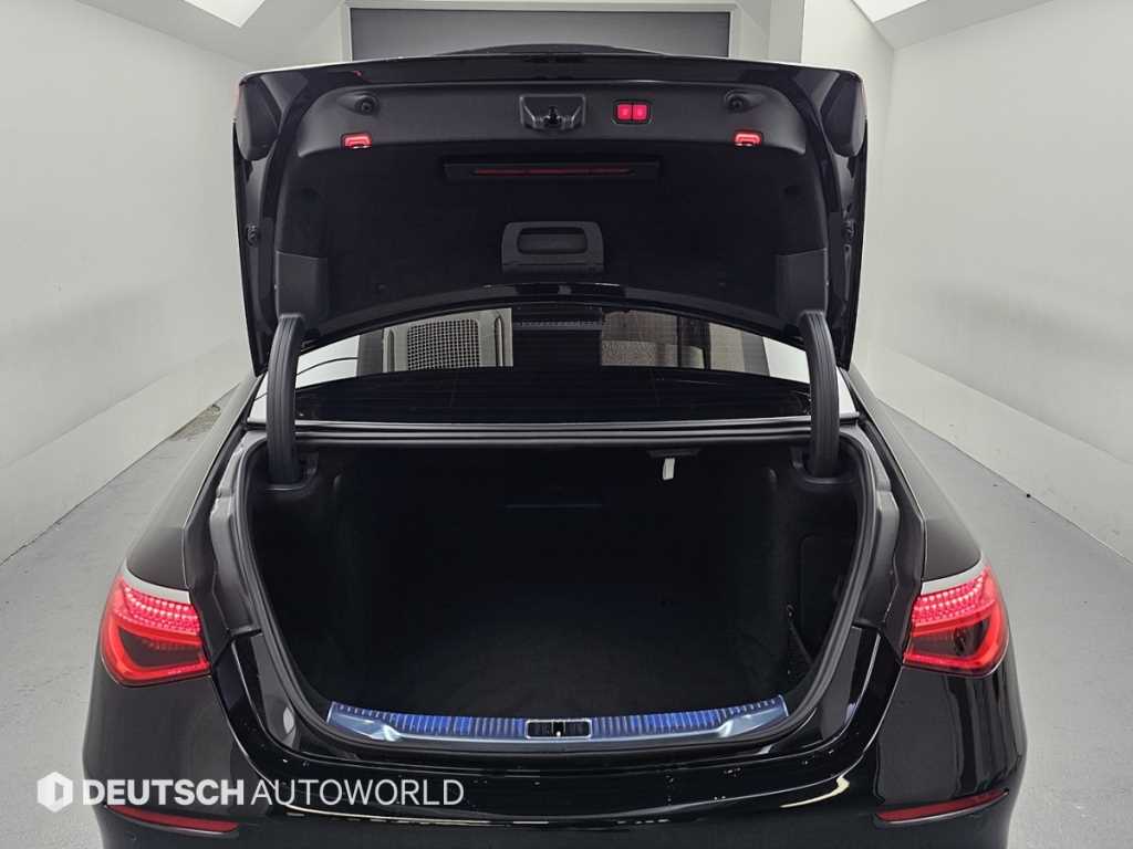 Mercedes-Benz S-Class — photo 19