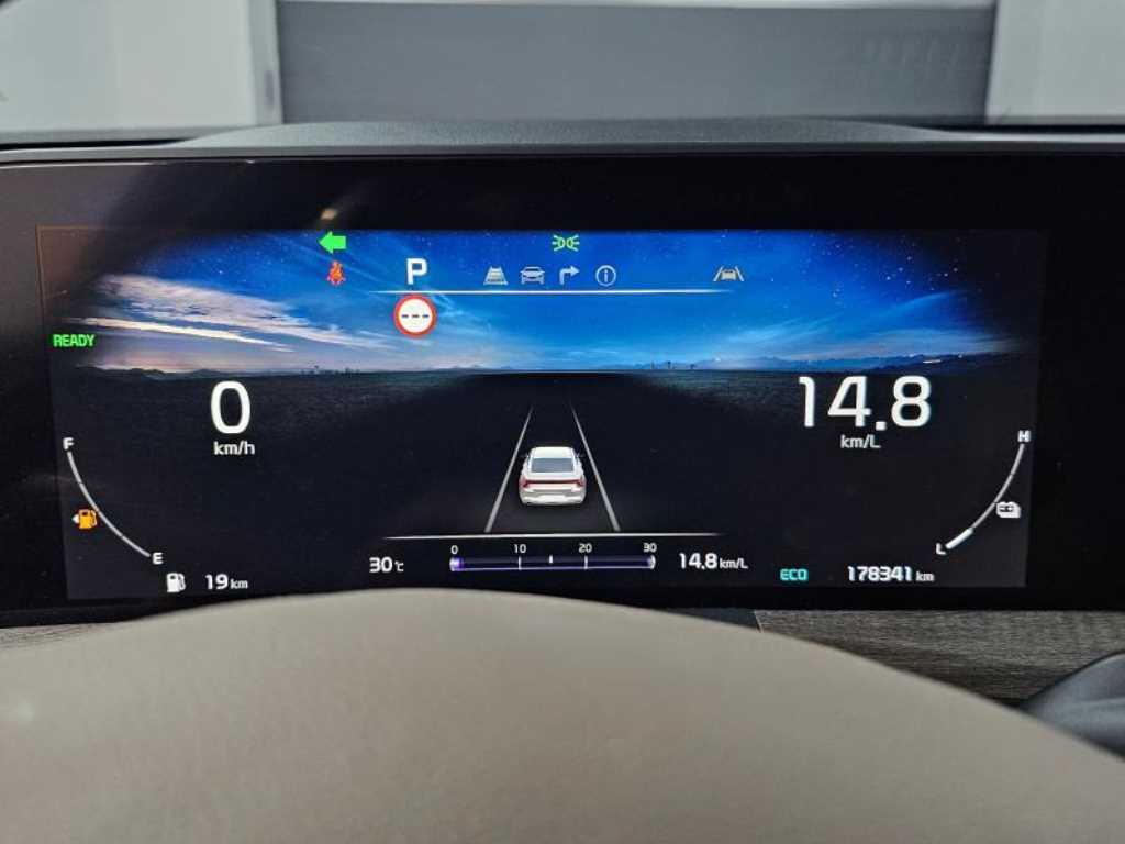 Kia K8 — photo 08