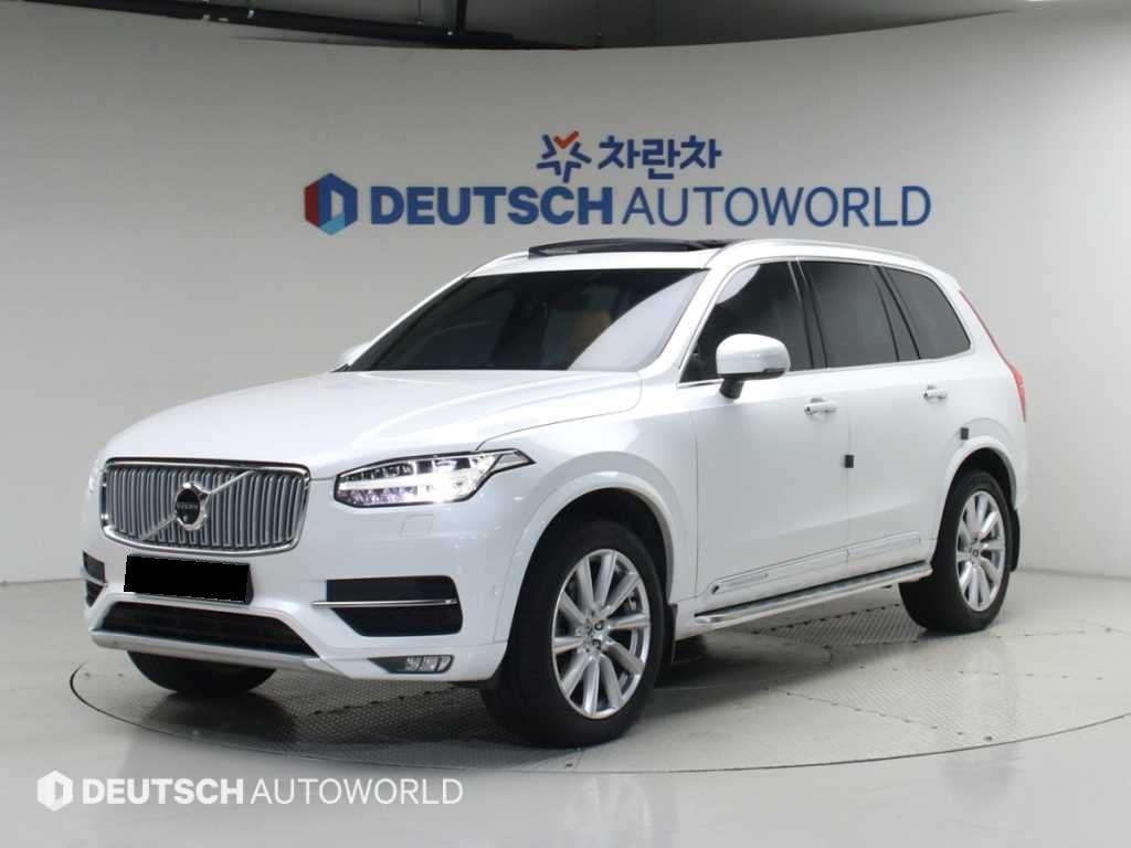Volvo XC90 — photo 01