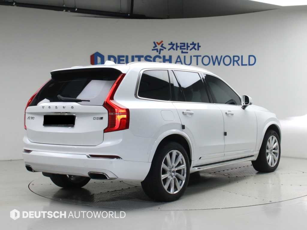 Volvo XC90 — photo 02