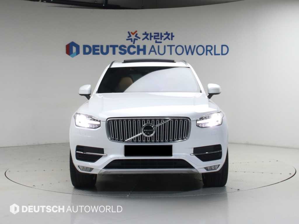 Volvo XC90 — photo 03