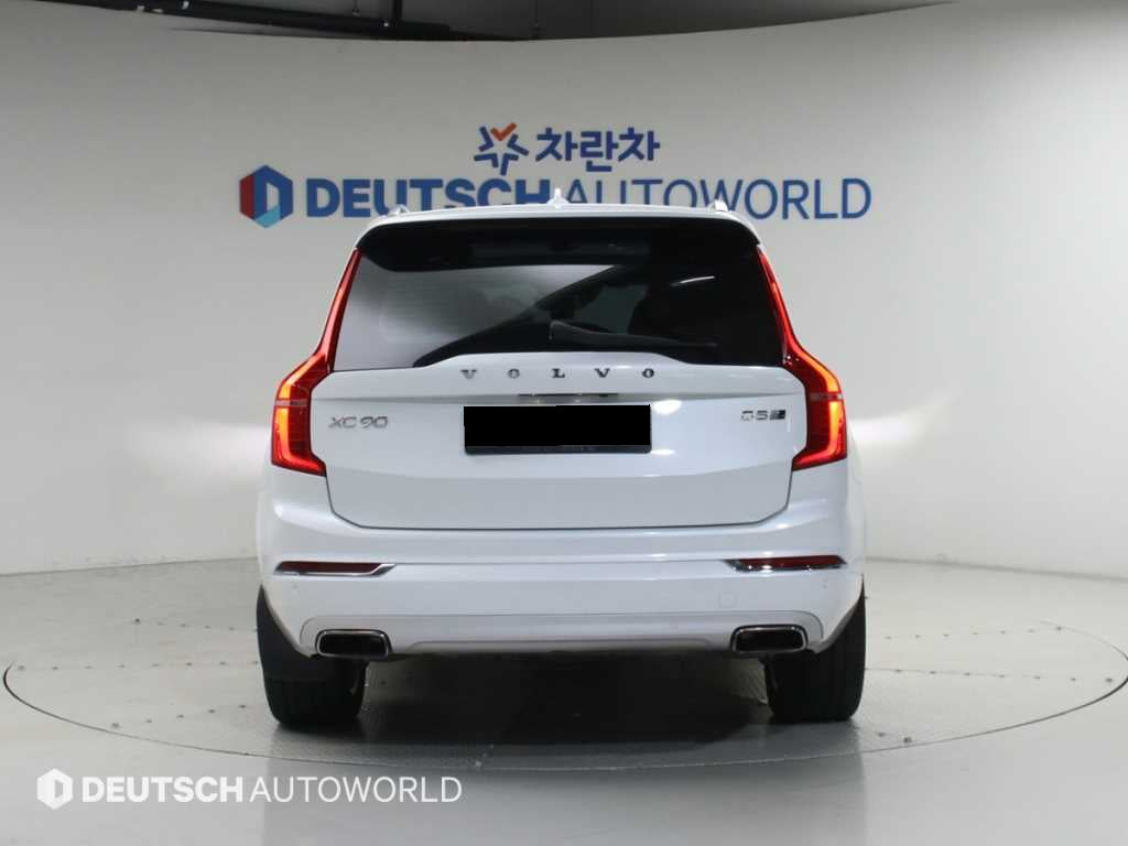 Volvo XC90 — photo 04
