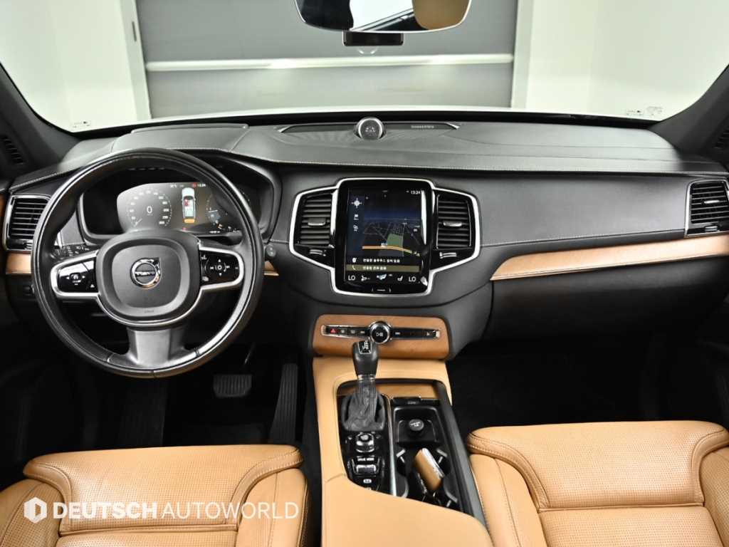 Volvo XC90 — photo 08