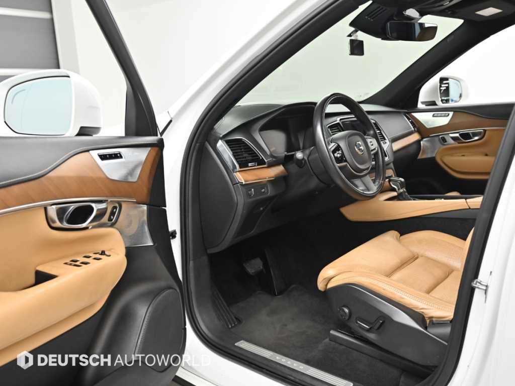 Volvo XC90 — photo 10